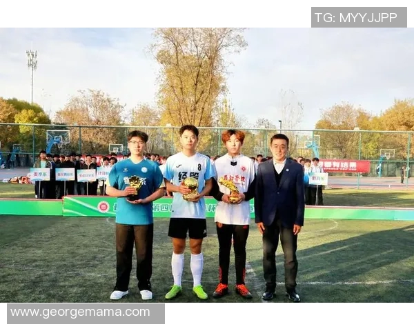 寒冬绿茵风尚榜足球球星御寒穿搭引领时尚新潮流